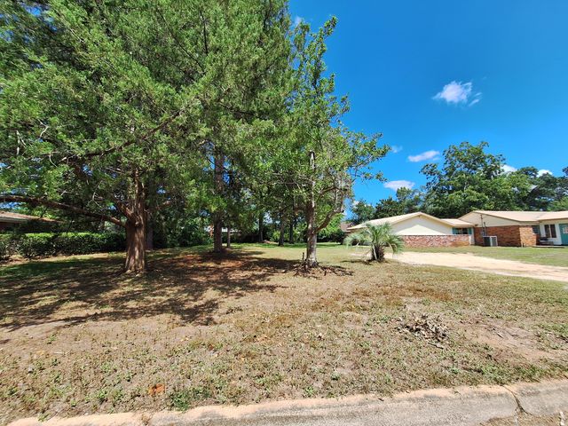 131 Phillips Drive, Crestview, FL 32536