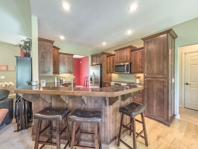 555 E Farm Road 84, Springfield, MO 65803