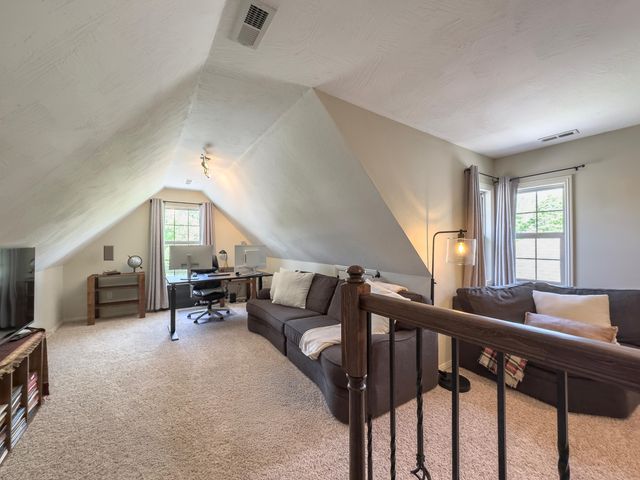 555 E Farm Road 84, Springfield, MO 65803