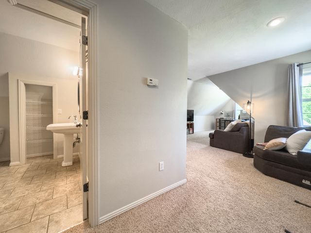 555 E Farm Road 84, Springfield, MO 65803