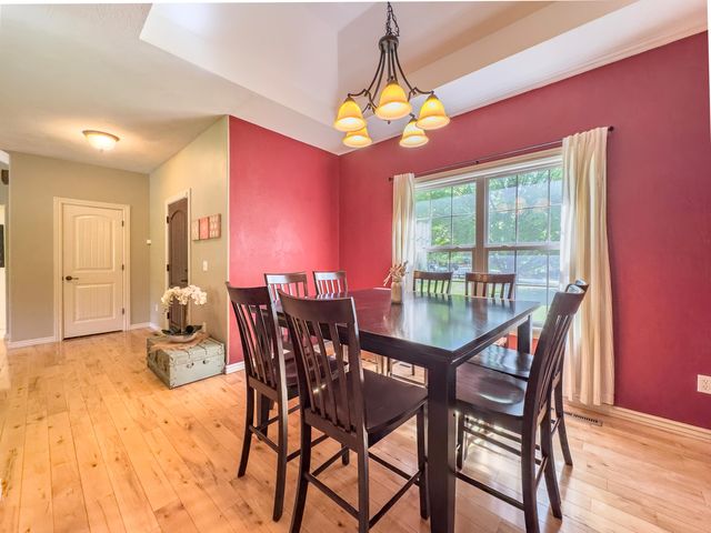 555 E Farm Road 84, Springfield, MO 65803