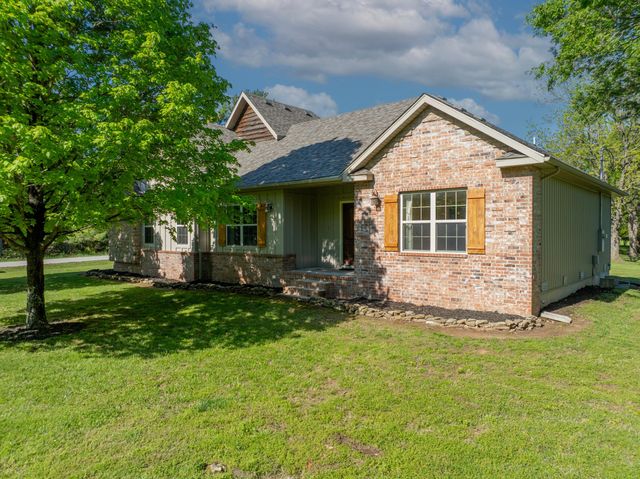 555 E Farm Road 84, Springfield, MO 65803