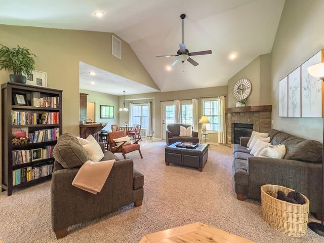 555 E Farm Road 84, Springfield, MO 65803