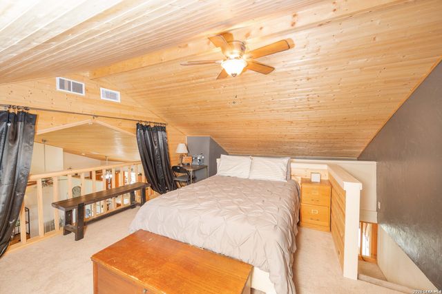 15980 County Road 582, Lacoste, TX 78039