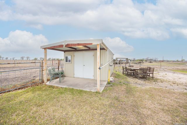 15980 County Road 582, Lacoste, TX 78039