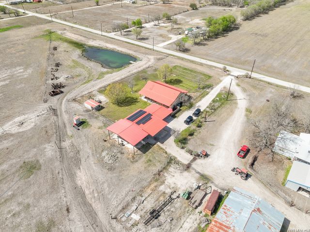 15980 County Road 582, Lacoste, TX 78039