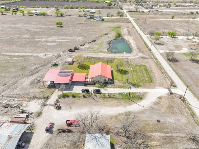 15980 County Road 582, Lacoste, TX 78039