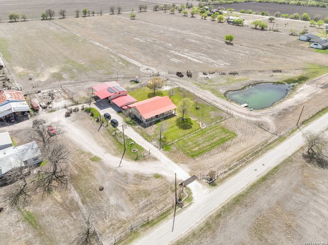 15980 County Road 582, Lacoste, TX 78039