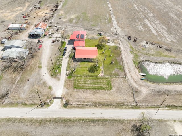15980 County Road 582, Lacoste, TX 78039