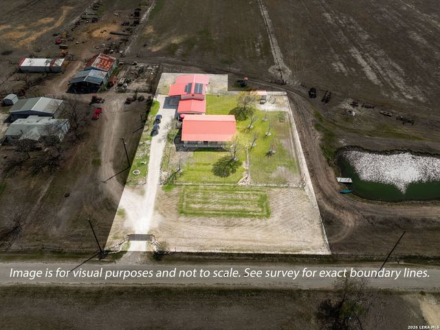 15980 County Road 582, Lacoste, TX 78039