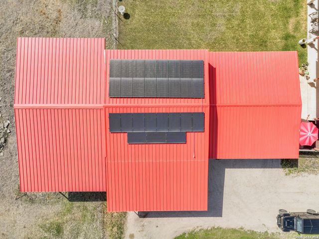 15980 County Road 582, Lacoste, TX 78039