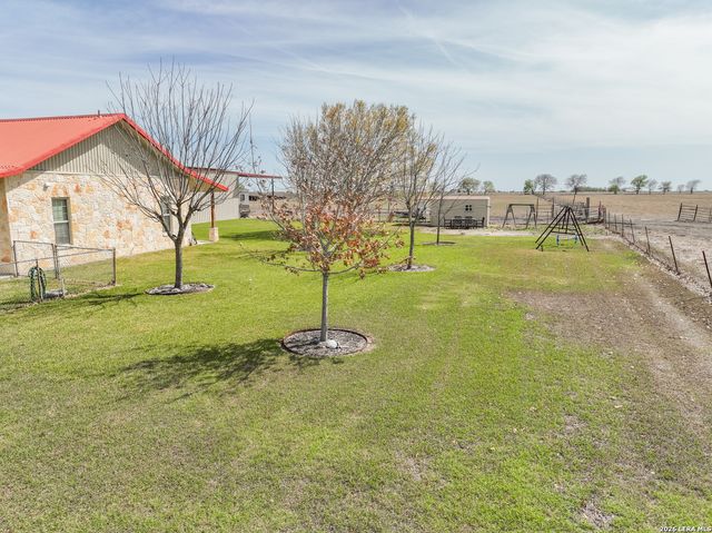15980 County Road 582, Lacoste, TX 78039