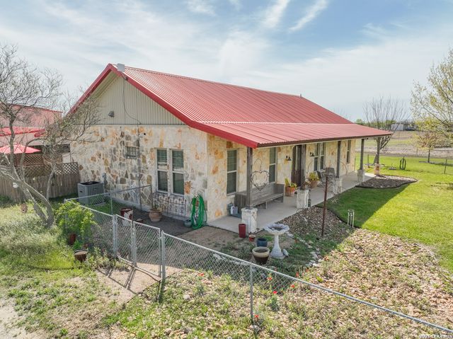 15980 County Road 582, Lacoste, TX 78039