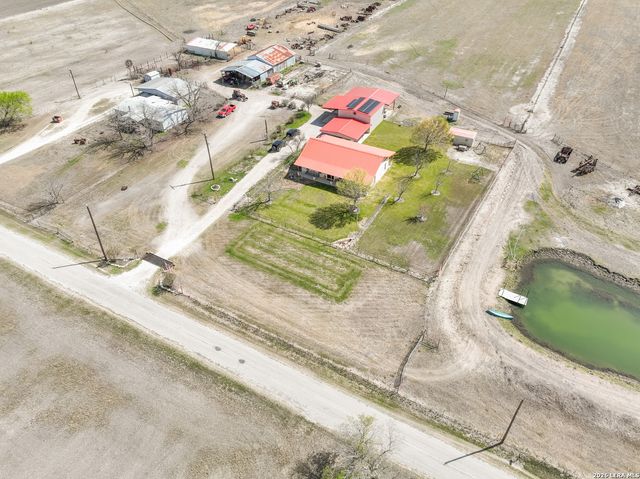 15980 County Road 582, Lacoste, TX 78039