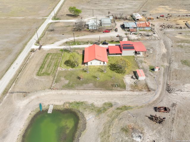 15980 County Road 582, Lacoste, TX 78039