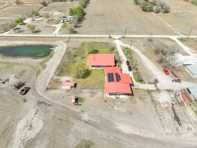 15980 County Road 582, Lacoste, TX 78039