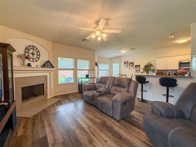 6009 Village Grove Drive, Pearland, TX 77581