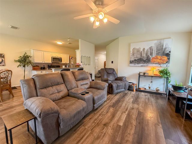 6009 Village Grove Drive, Pearland, TX 77581