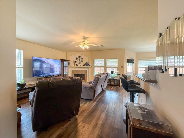 6009 Village Grove Drive, Pearland, TX 77581