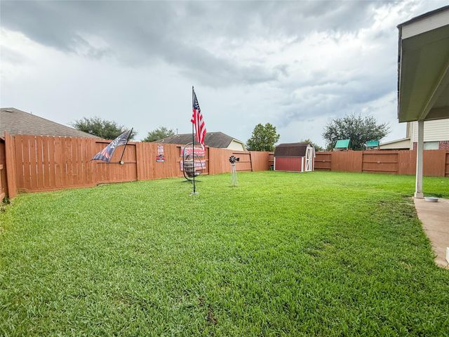 6009 Village Grove Drive, Pearland, TX 77581