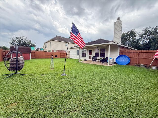6009 Village Grove Drive, Pearland, TX 77581