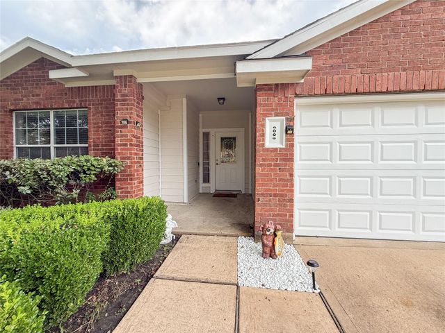 6009 Village Grove Drive, Pearland, TX 77581