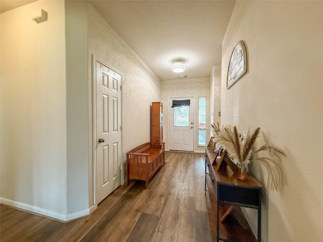 6009 Village Grove Drive, Pearland, TX 77581