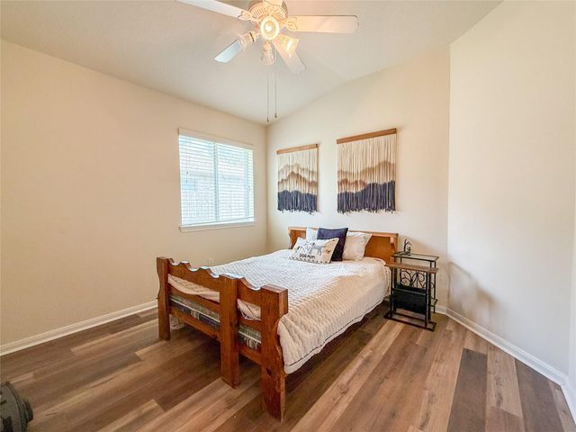 6009 Village Grove Drive, Pearland, TX 77581