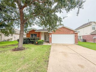 6009 Village Grove Drive, Pearland, TX 77581