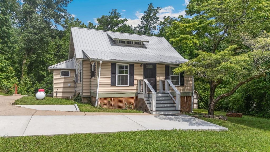4675 University Drive, Collegedale, TN 37363