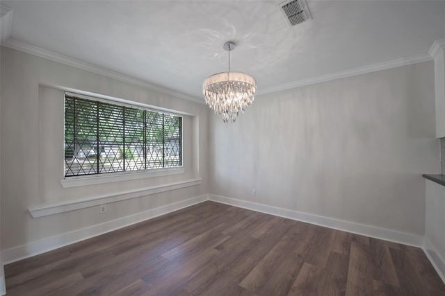 402 Forest Lake Drive, Seabrook, TX 77586