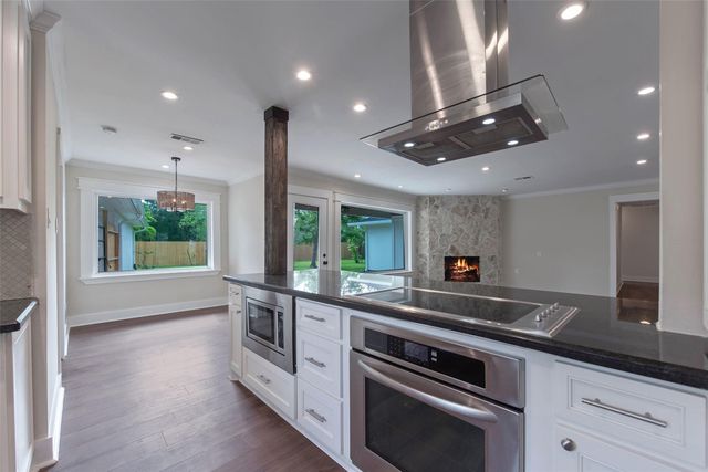 402 Forest Lake Drive, Seabrook, TX 77586