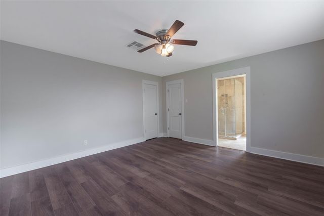 402 Forest Lake Drive, Seabrook, TX 77586