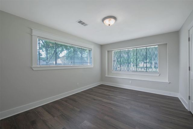 402 Forest Lake Drive, Seabrook, TX 77586