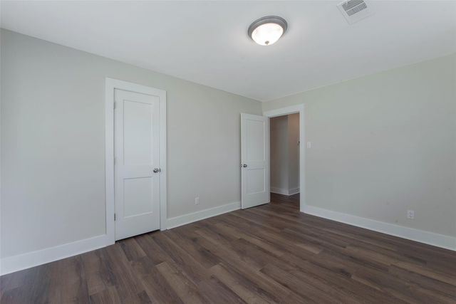 402 Forest Lake Drive, Seabrook, TX 77586