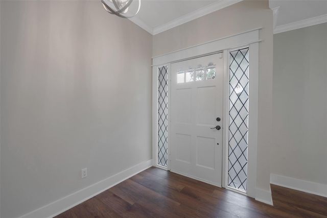 402 Forest Lake Drive, Seabrook, TX 77586