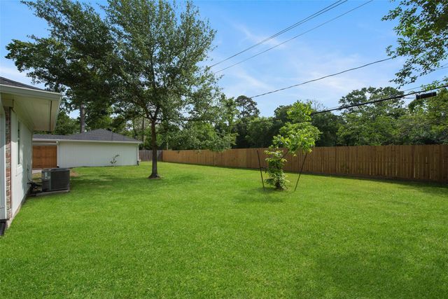 402 Forest Lake Drive, Seabrook, TX 77586