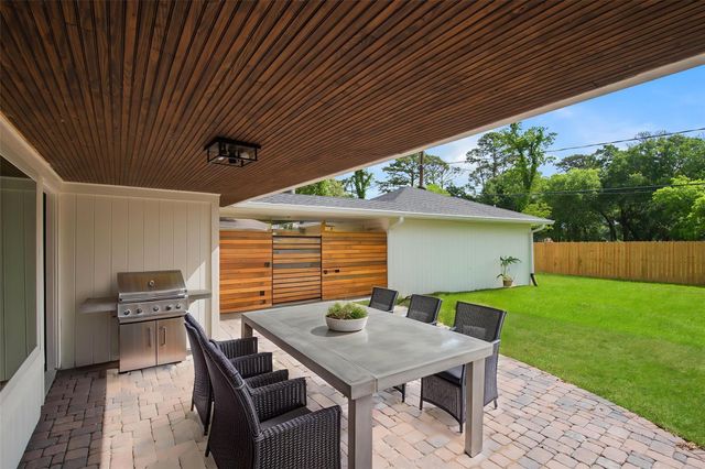 402 Forest Lake Drive, Seabrook, TX 77586