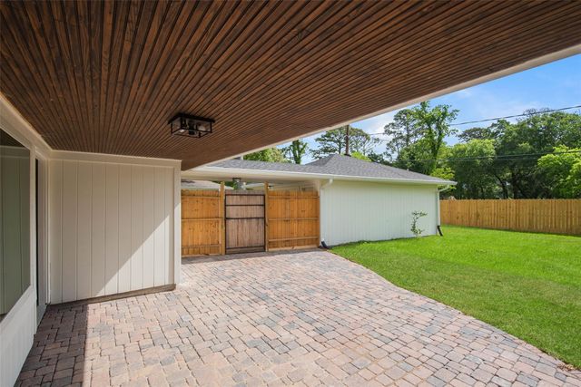 402 Forest Lake Drive, Seabrook, TX 77586