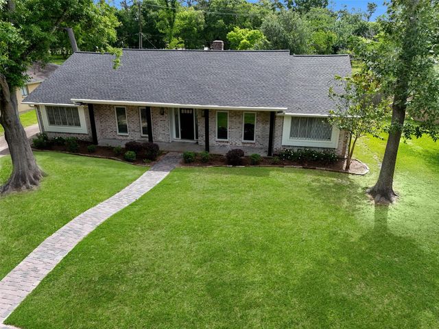 402 Forest Lake Drive, Seabrook, TX 77586