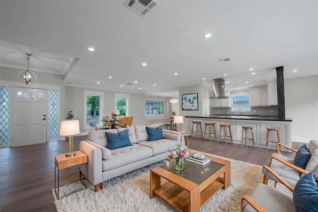 402 Forest Lake Drive, Seabrook, TX 77586