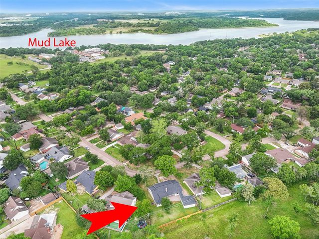 402 Forest Lake Drive, Seabrook, TX 77586