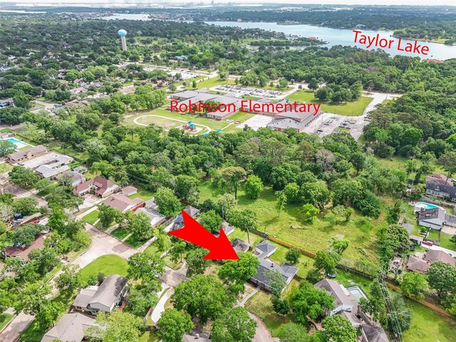 402 Forest Lake Drive, Seabrook, TX 77586