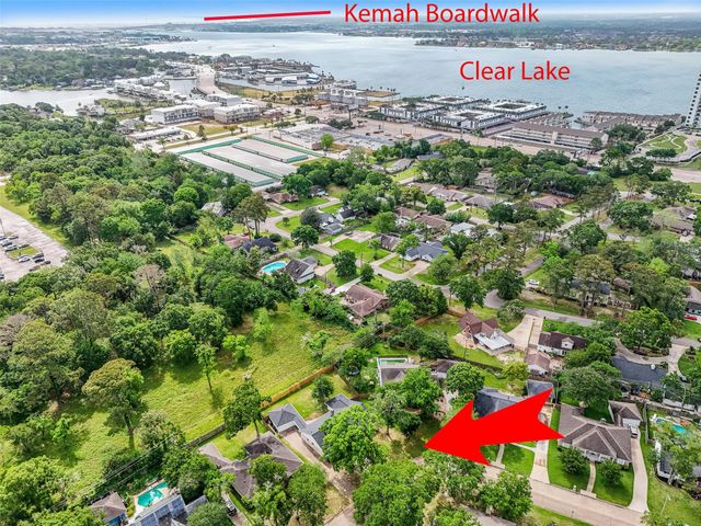 402 Forest Lake Drive, Seabrook, TX 77586