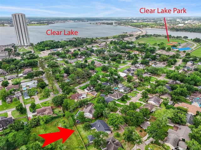 402 Forest Lake Drive, Seabrook, TX 77586