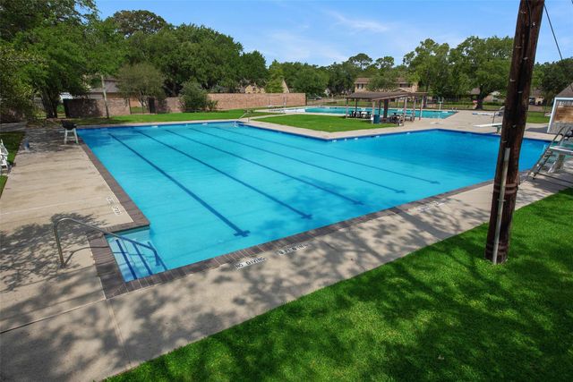 402 Forest Lake Drive, Seabrook, TX 77586