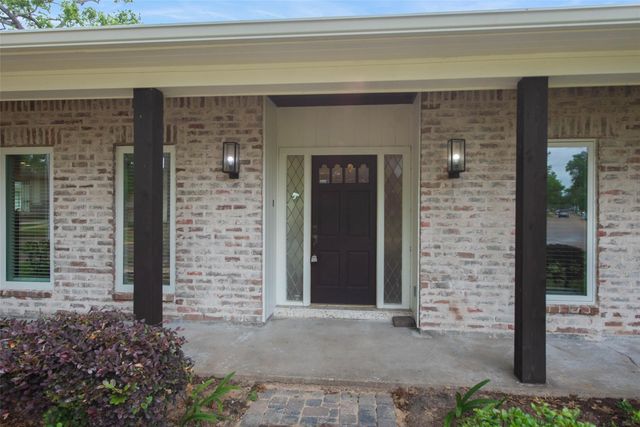 402 Forest Lake Drive, Seabrook, TX 77586