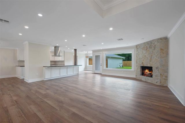 402 Forest Lake Drive, Seabrook, TX 77586