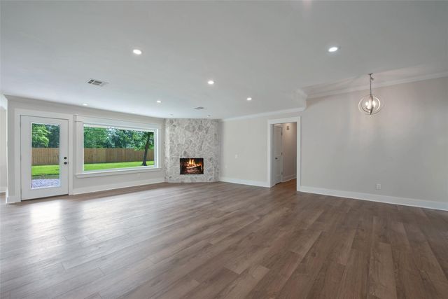 402 Forest Lake Drive, Seabrook, TX 77586