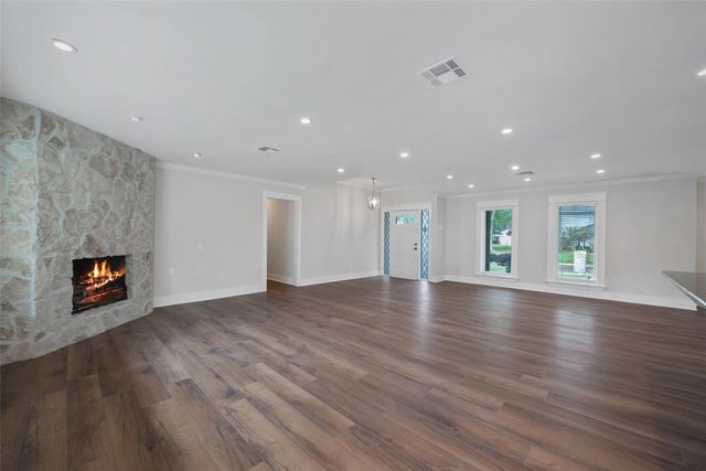 402 Forest Lake Drive, Seabrook, TX 77586